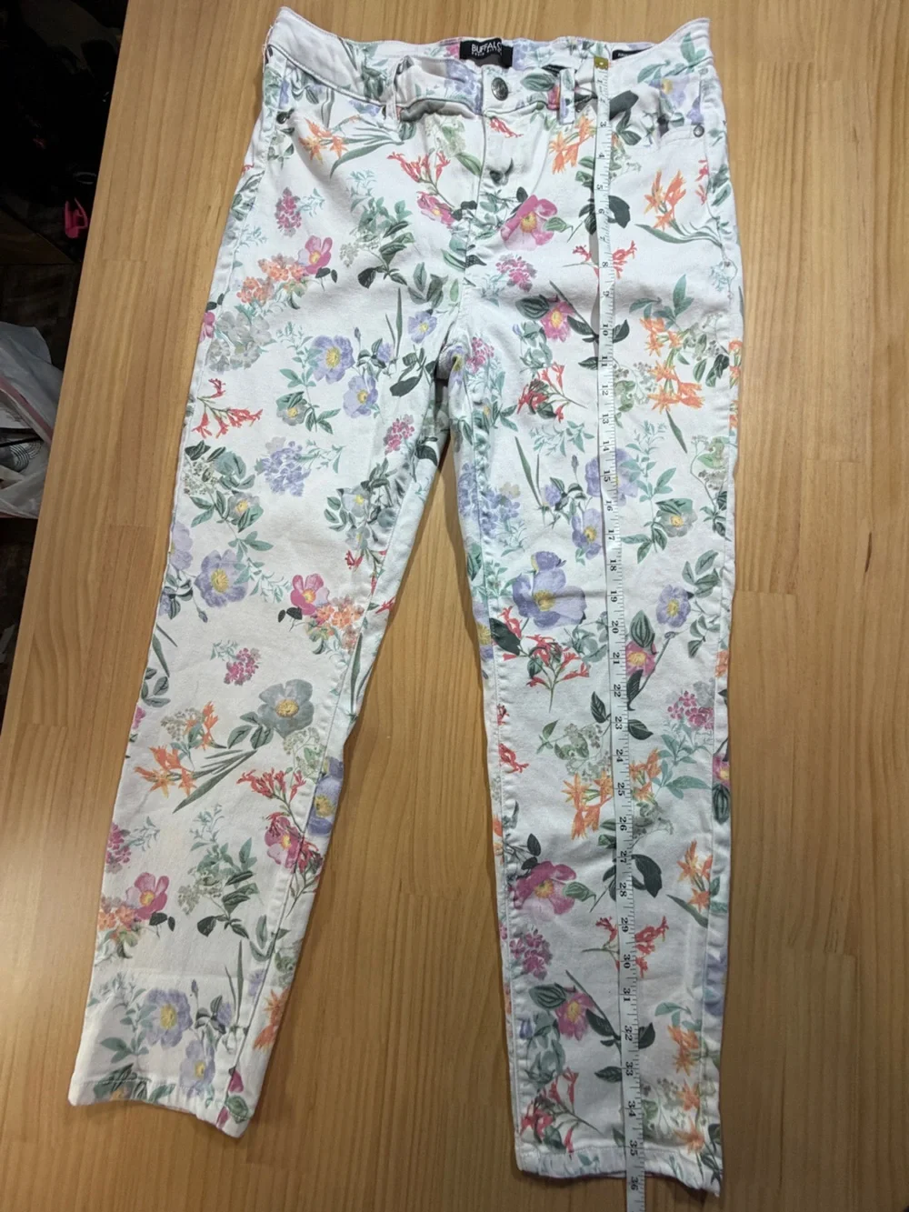 Buffalo David Bitton White Jeans with Pastel Floral Accents B7